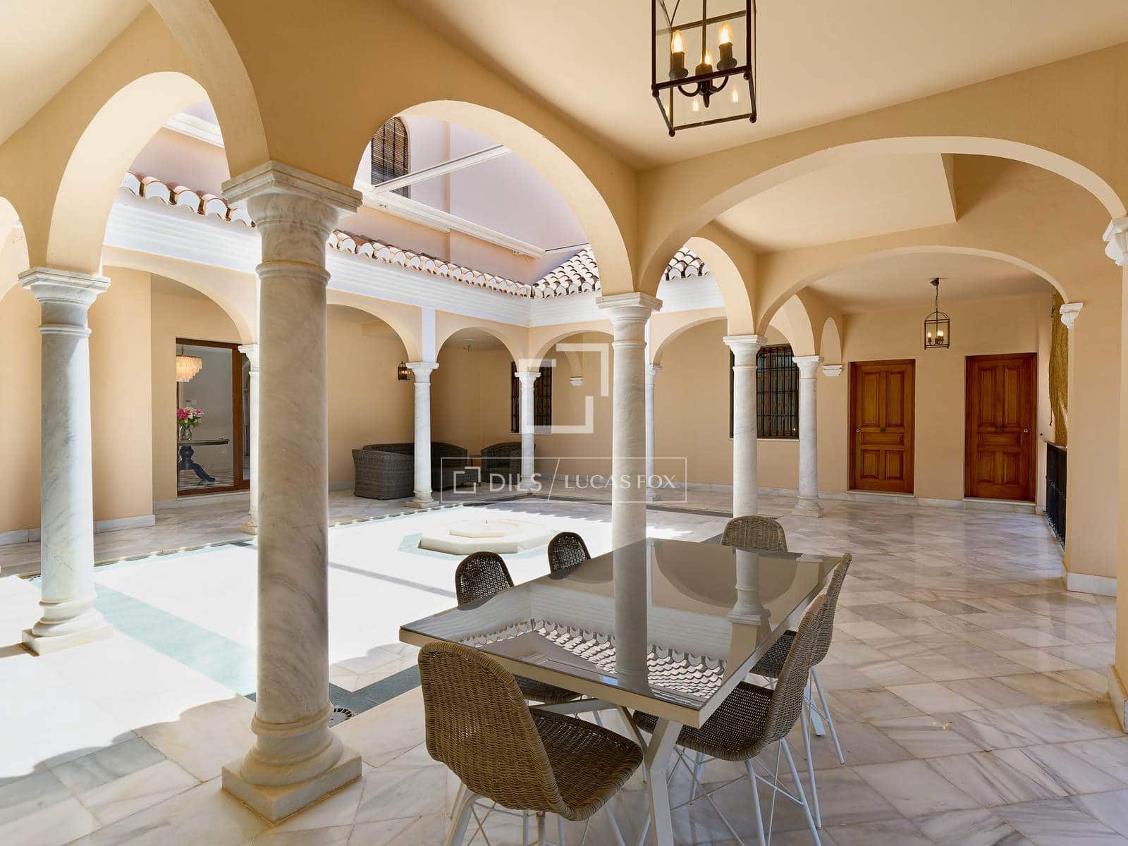5 bedroom Villa for sale in Otura with pool garage - € 1,295,000 (Ref: 10045697)