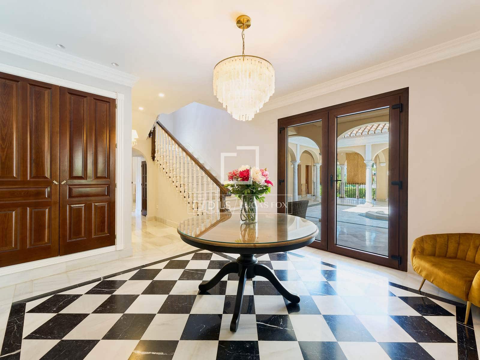 5 bedroom Villa for sale in Otura with pool garage - € 1,295,000 (Ref: 10045697)