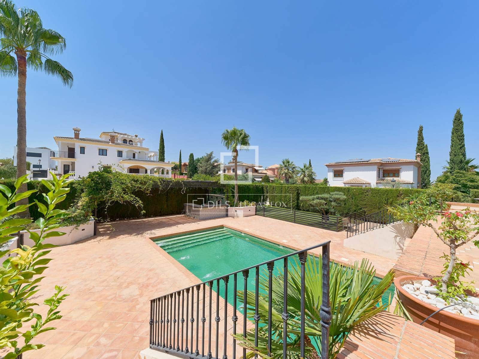 5 bedroom Villa for sale in Otura with pool garage - € 1,295,000 (Ref: 10045697)