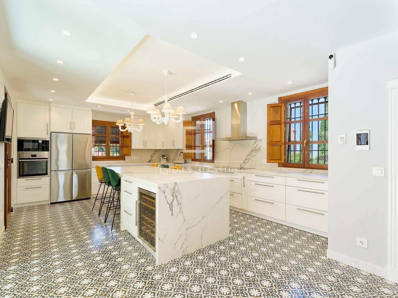 5 bedroom Villa for sale in Otura with pool garage - € 1,295,000 (Ref: 10045697)