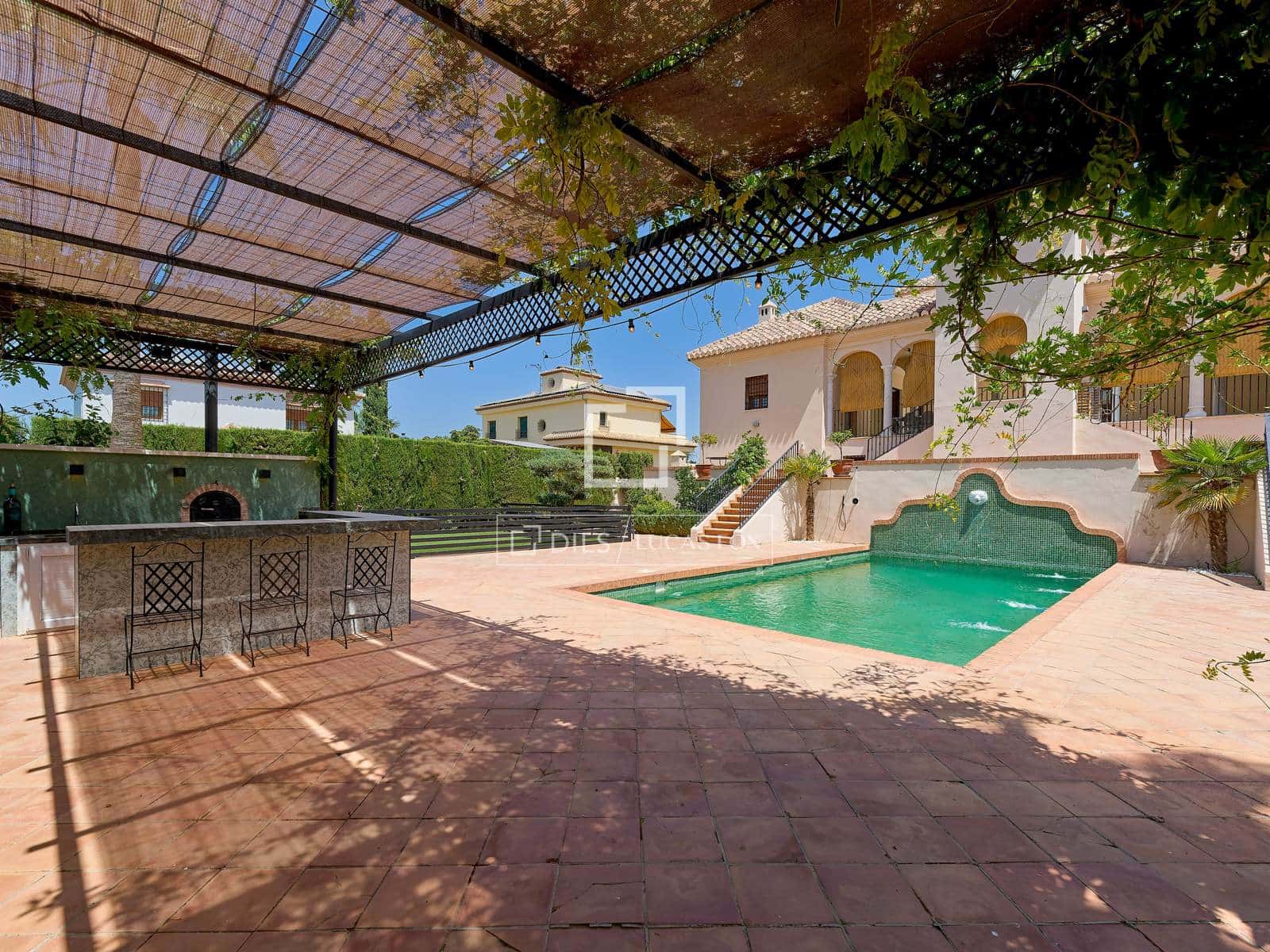 5 bedroom Villa for sale in Otura with pool garage - € 1,295,000 (Ref: 10045697)