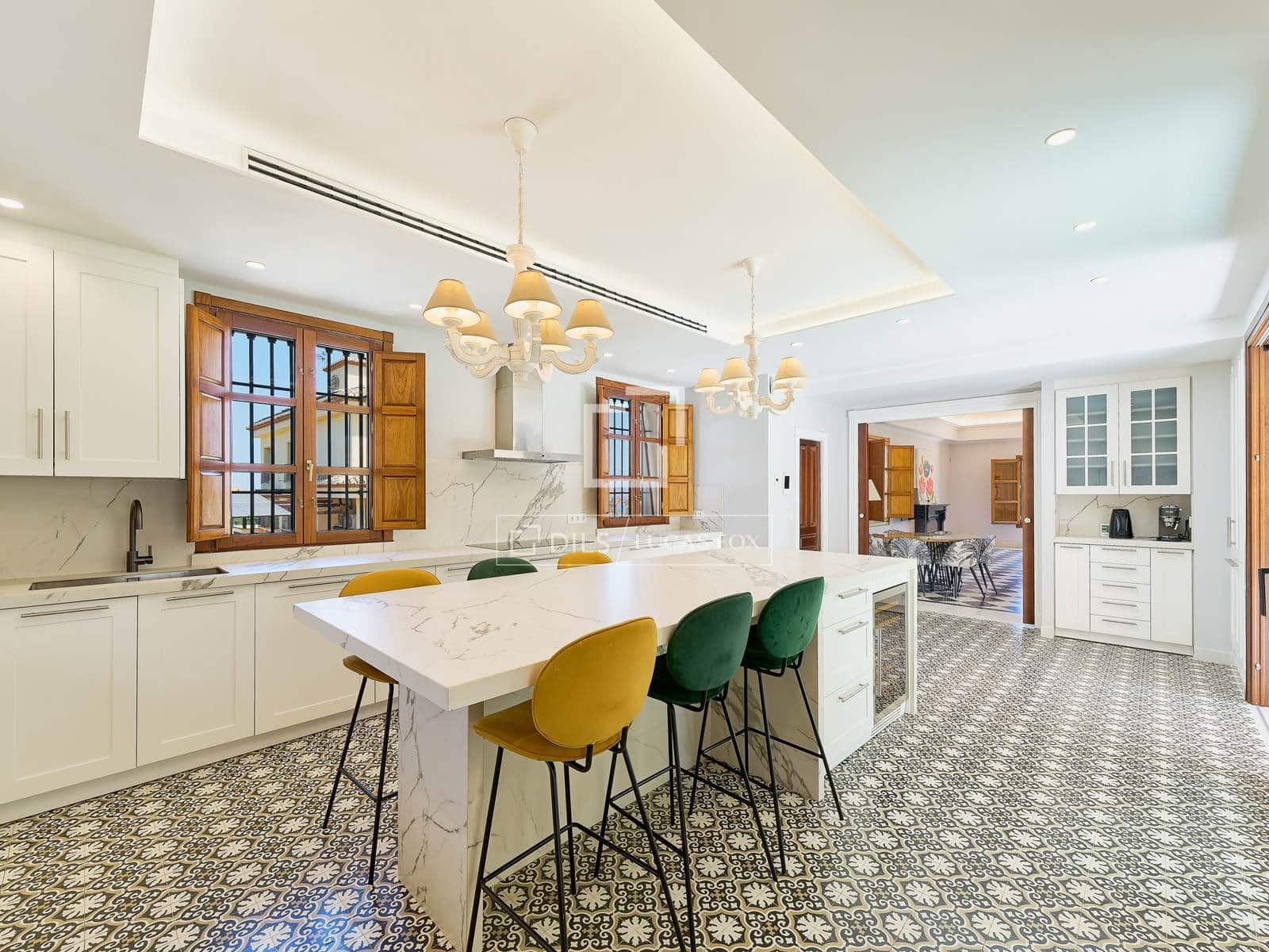 5 bedroom Villa for sale in Otura with pool garage - € 1,295,000 (Ref: 10045697)