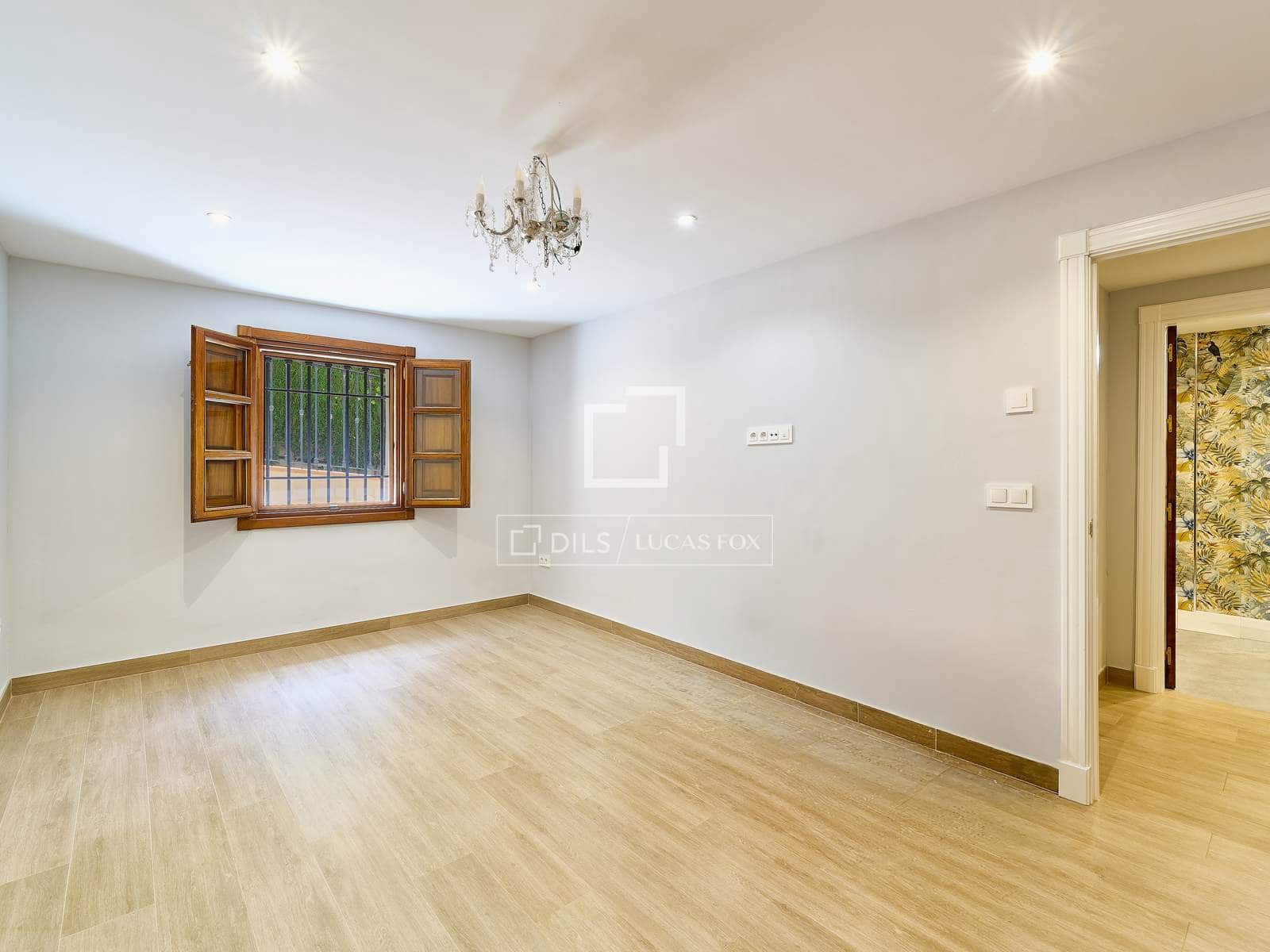 5 bedroom Villa for sale in Otura with pool garage - € 1,295,000 (Ref: 10045697)