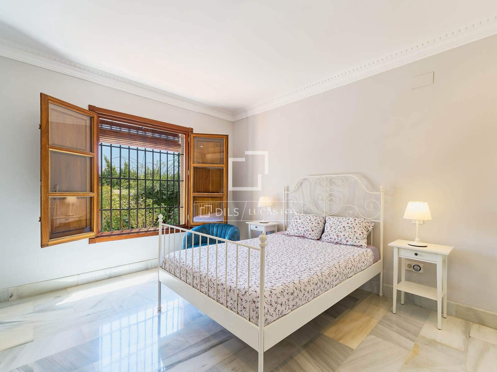 5 bedroom Villa for sale in Otura with pool garage - € 1,295,000 (Ref: 10045697)