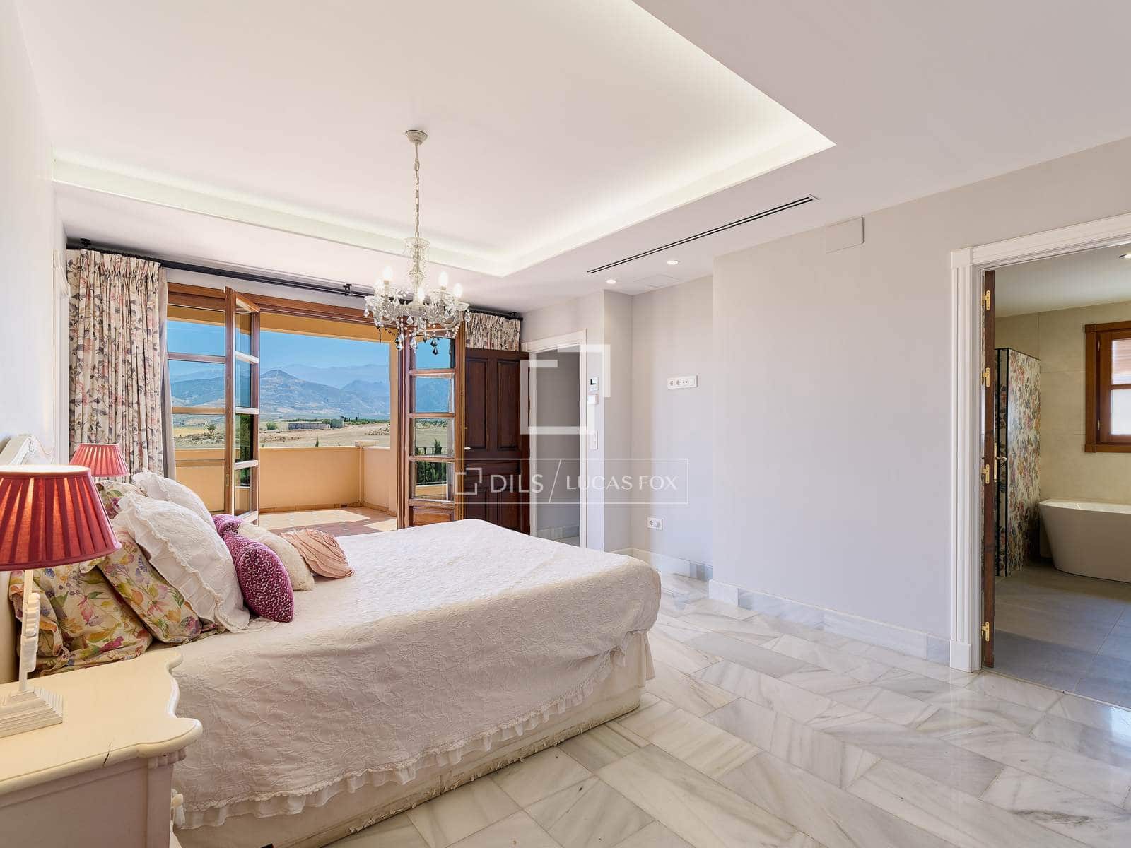 5 bedroom Villa for sale in Otura with pool garage - € 1,295,000 (Ref: 10045697)