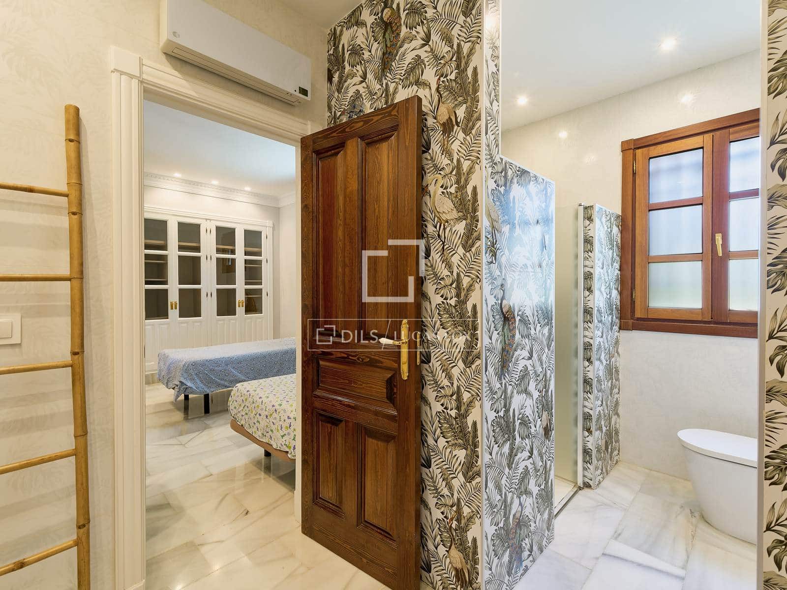 5 bedroom Villa for sale in Otura with pool garage - € 1,295,000 (Ref: 10045697)