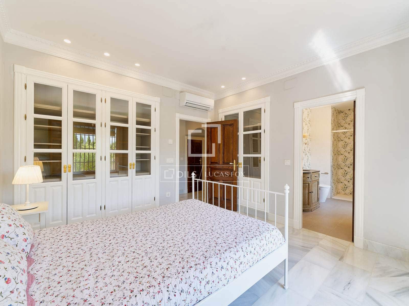 5 bedroom Villa for sale in Otura with pool garage - € 1,295,000 (Ref: 10045697)