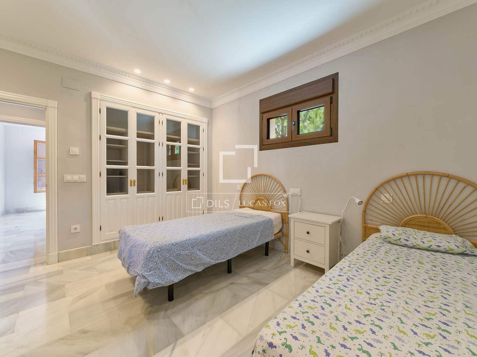 5 bedroom Villa for sale in Otura with pool garage - € 1,295,000 (Ref: 10045697)