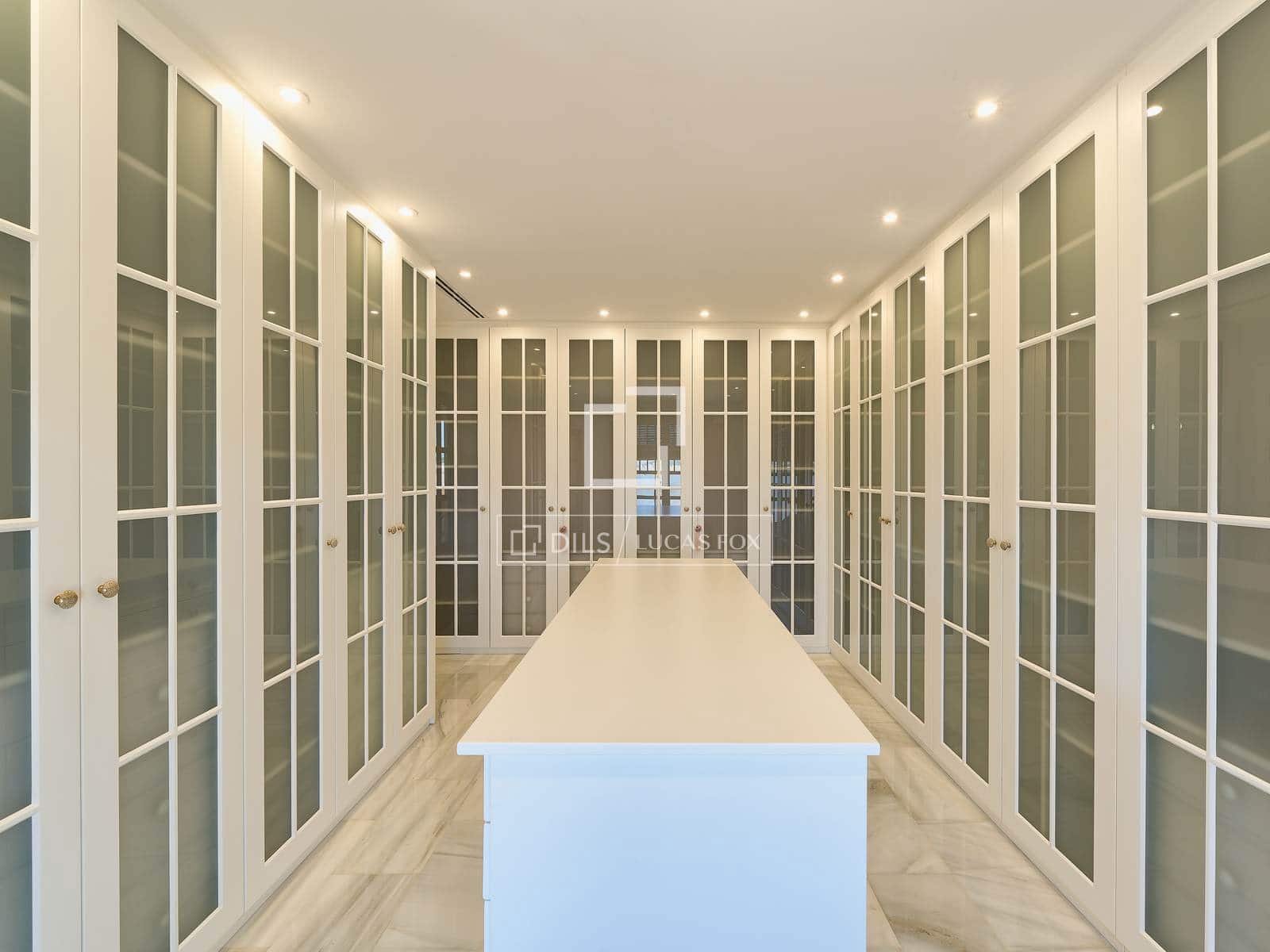 5 bedroom Villa for sale in Otura with pool garage - € 1,295,000 (Ref: 10045697)