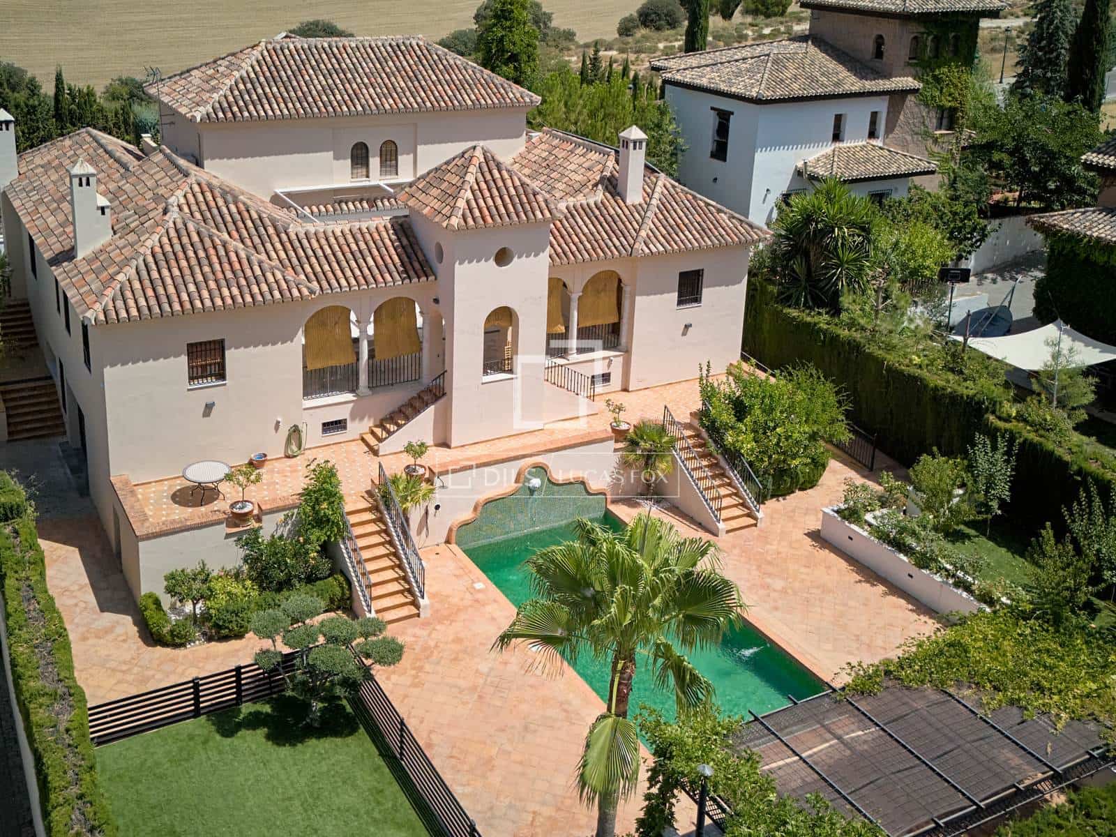 5 bedroom Villa for sale in Otura with pool garage - € 1,295,000 (Ref: 10045697)