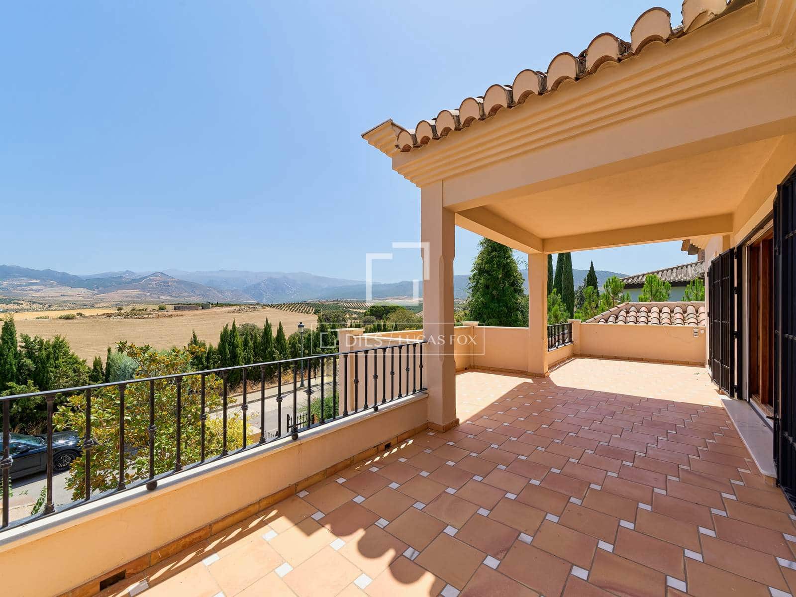 5 bedroom Villa for sale in Otura with pool garage - € 1,295,000 (Ref: 10045697)