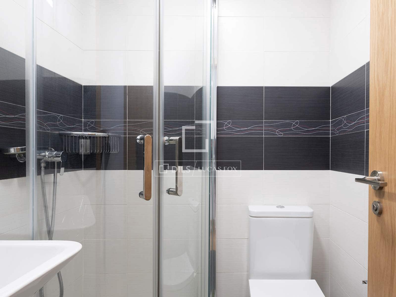 2 bedroom Apartment for rent in Vigo with garage - € 1,000 (Ref: 10048047)