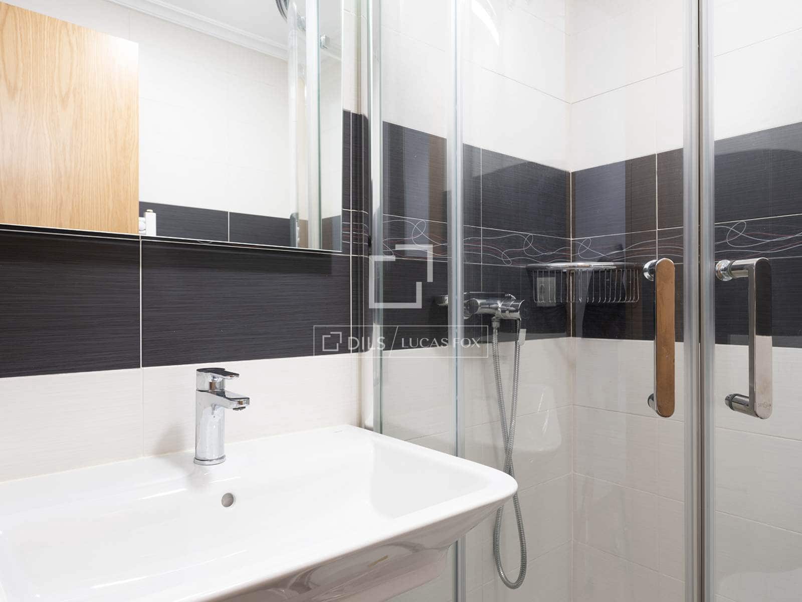 2 bedroom Apartment for rent in Vigo with garage - € 1,000 (Ref: 10048047)
