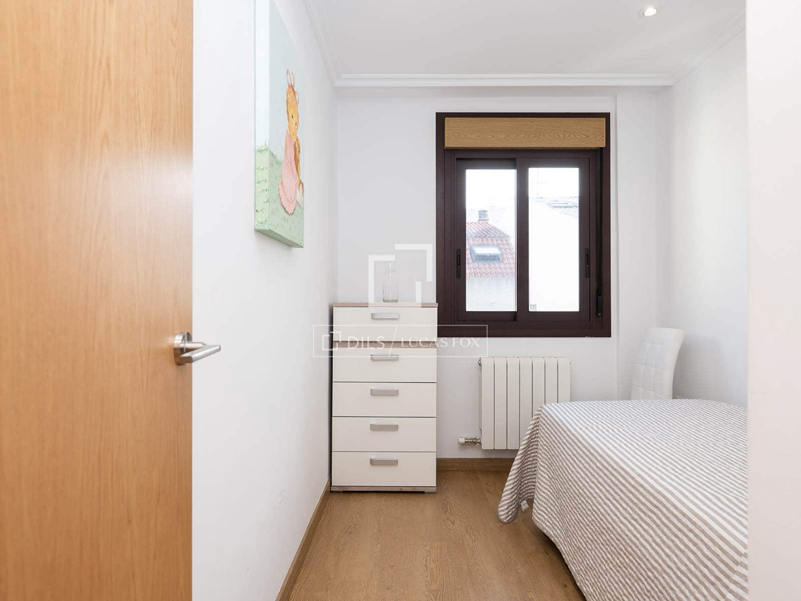 2 bedroom Apartment for rent in Vigo with garage - € 1,000 (Ref: 10048047)