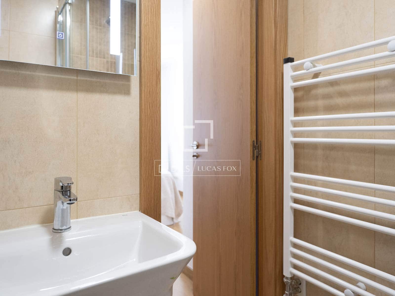 2 bedroom Apartment for rent in Vigo with garage - € 1,000 (Ref: 10048047)