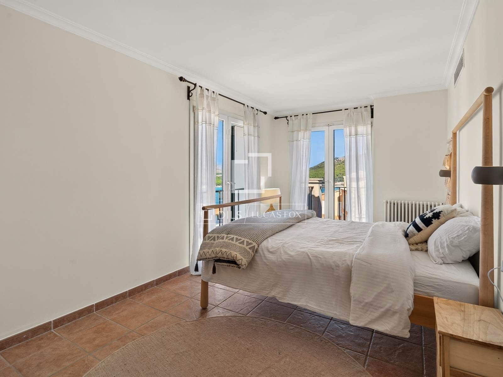 3 sypialnia Willa na sprzedaż w Cala Ratjada z basenem garażem - 1 490 000 € (Ref: 10048198)