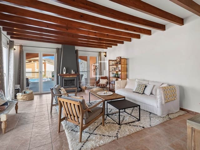 3 sypialnia Willa na sprzedaż w Cala Ratjada, Capdepera z basenem garażem - 1 490 000 € (Ref: 10048198)