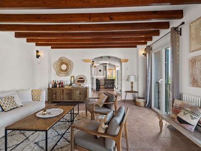 3 sypialnia Willa na sprzedaż w Cala Ratjada, Capdepera z basenem garażem - 1 490 000 € (Ref: 10048198)
