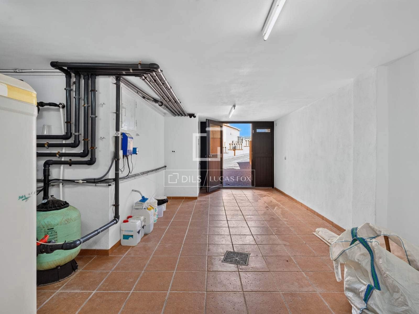 3 sypialnia Willa na sprzedaż w Cala Ratjada z basenem garażem - 1 490 000 € (Ref: 10048198)