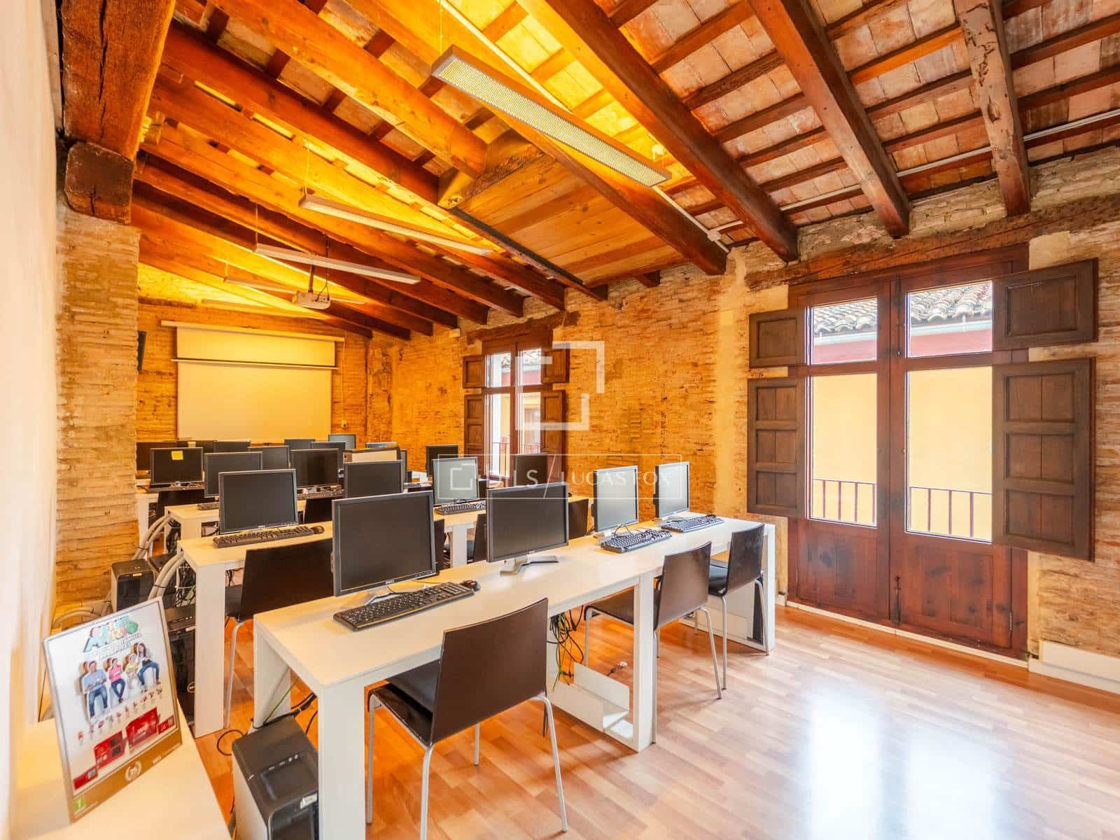 Kommersiell till salu i Valencia stad - 1 330 000 € (Ref: 10048441)