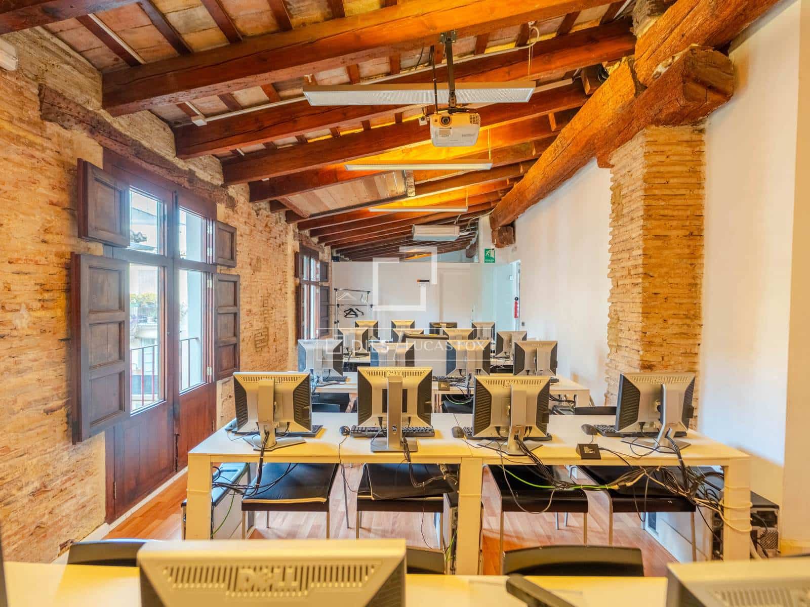 Kommersiell till salu i Valencia stad - 1 330 000 € (Ref: 10048441)