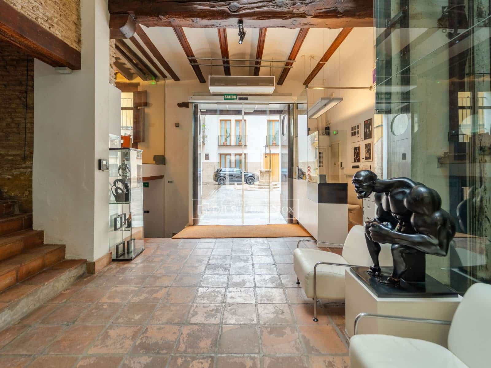 Kommersiell till salu i Valencia stad - 1 330 000 € (Ref: 10048441)