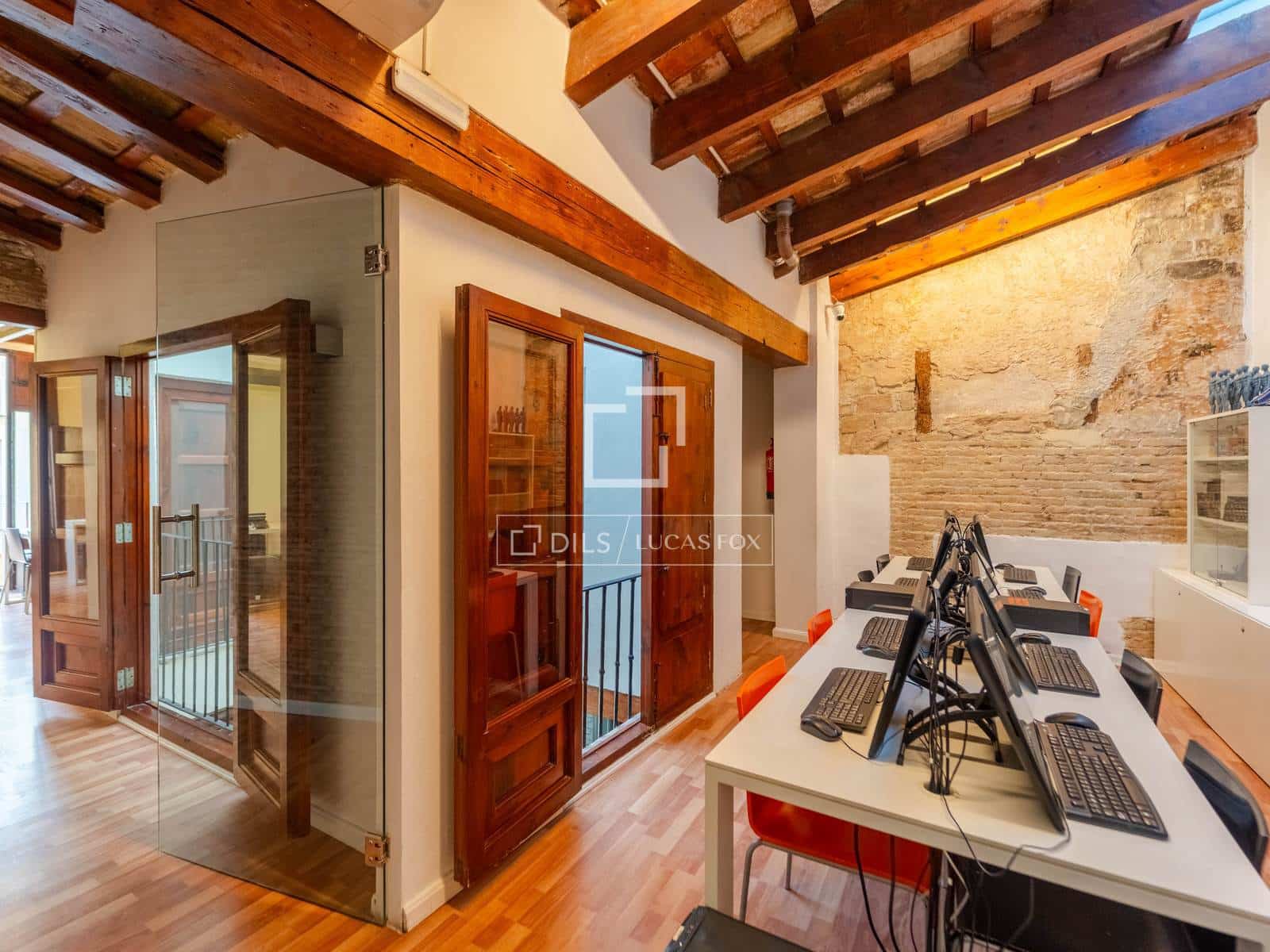 Kommersiell till salu i Valencia stad - 1 330 000 € (Ref: 10048441)