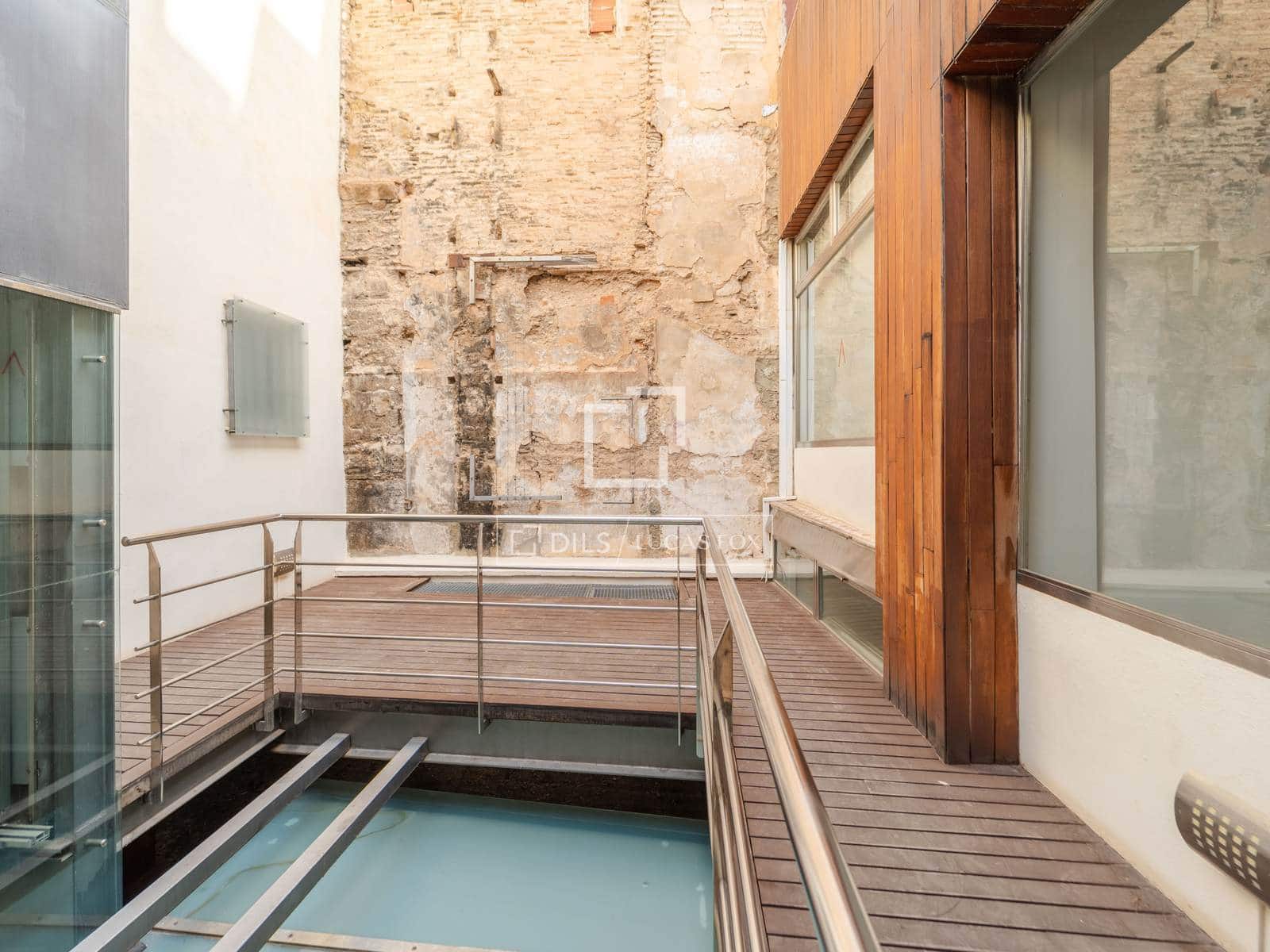 Kommersiell till salu i Valencia stad - 1 330 000 € (Ref: 10048441)