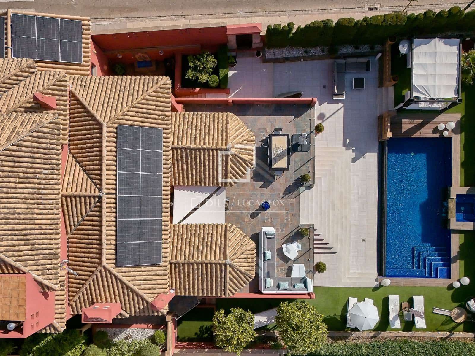 4 soverom Villa til salgs i La Zubia med svømmebasseng garasje - € 1 395 000 (Ref: 10048504)