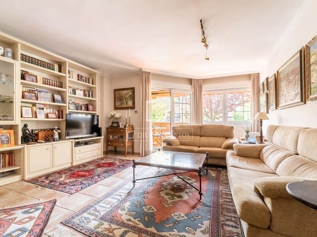 Apartamento de 4 habitaciones en Majadahonda en venta con piscina garaje - 915.000 € (Ref: 10050437)