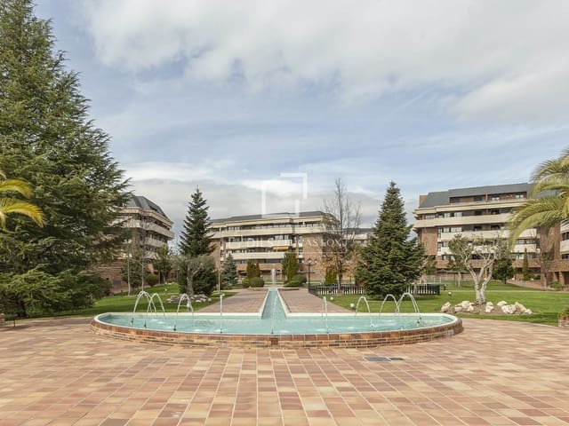 Apartamento de 4 habitaciones en Majadahonda en venta con piscina garaje - 915.000 € (Ref: 10050437)