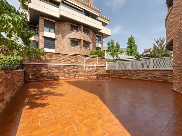 Apartamento de 4 habitaciones en Majadahonda en venta con piscina garaje - 915.000 € (Ref: 10050437)