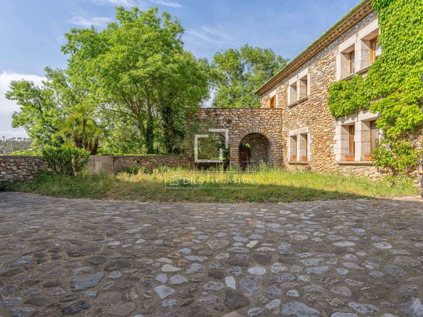 5 sypialnia Finka/Dom wiejski na sprzedaż w Cabanelles - 695 000 € (Ref: 10052054)