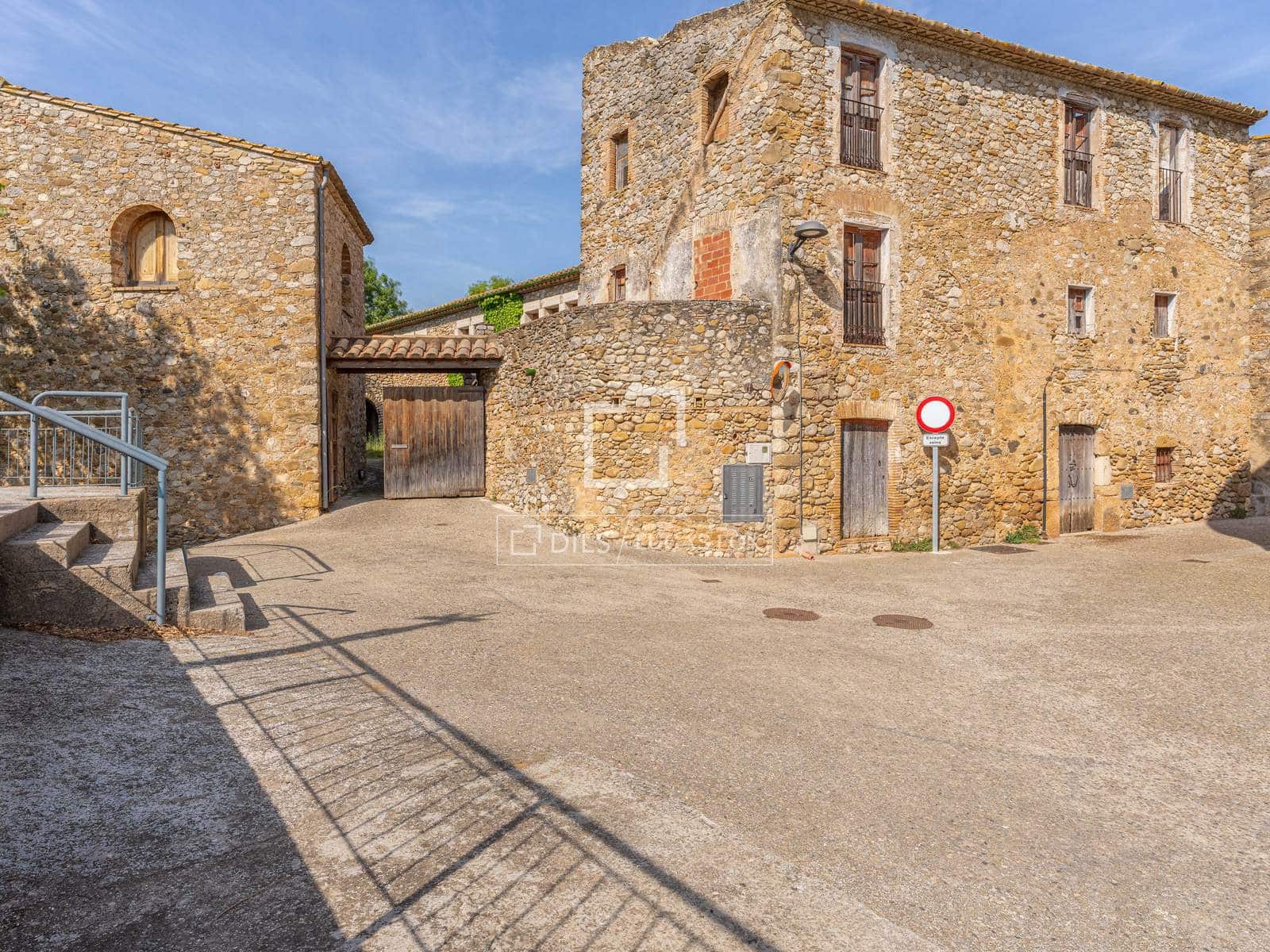 5 sypialnia Finka/Dom wiejski na sprzedaż w Cabanelles - 695 000 € (Ref: 10052054)