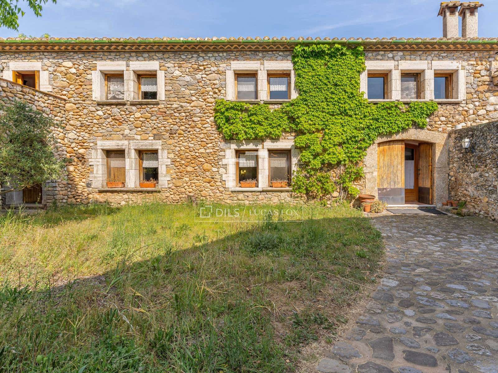5 sypialnia Finka/Dom wiejski na sprzedaż w Cabanelles - 695 000 € (Ref: 10052054)