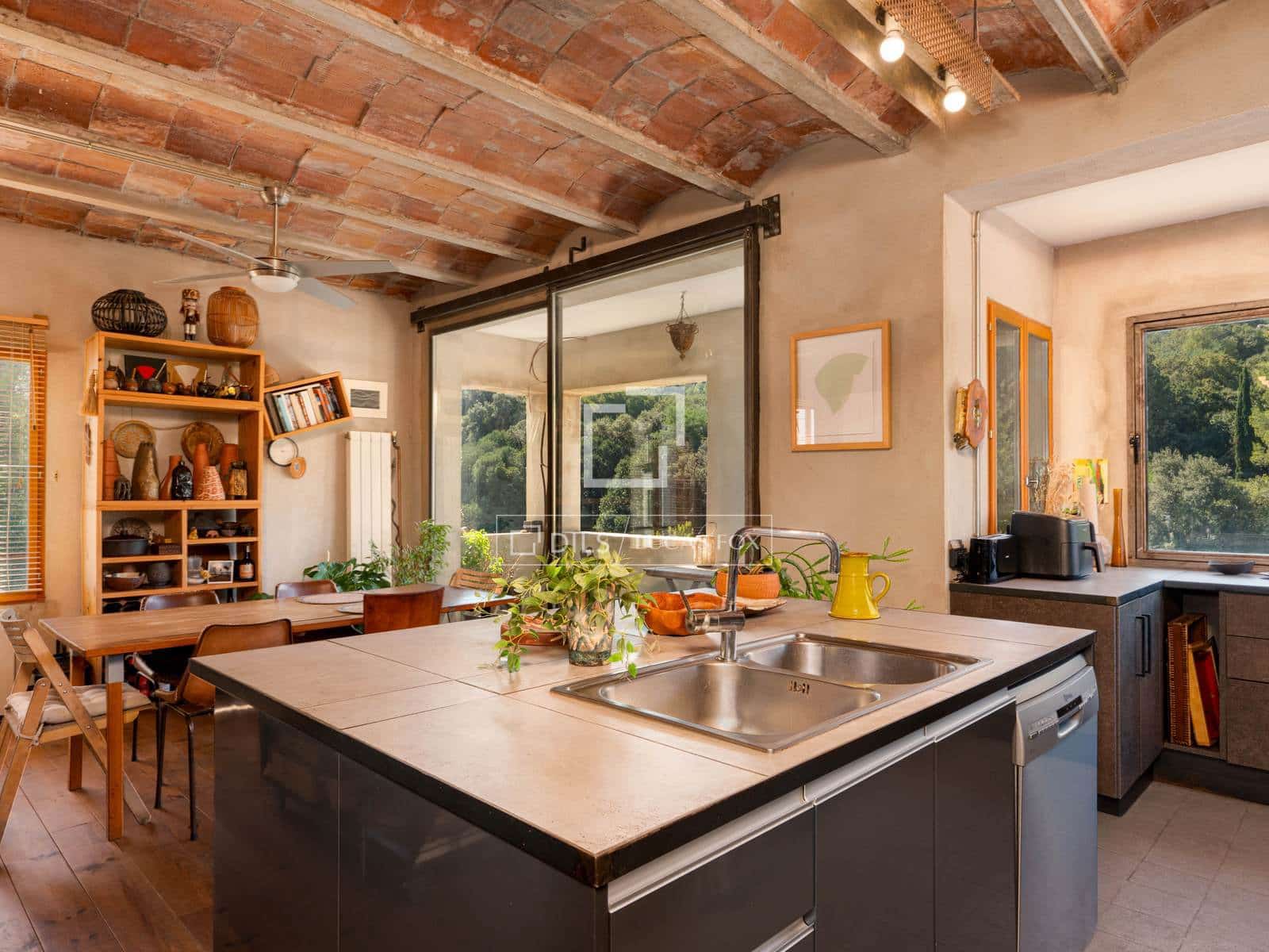 5 soverom Kommersiell til salgs i Girona by med garasje - € 2 100 000 (Ref: 10052056)