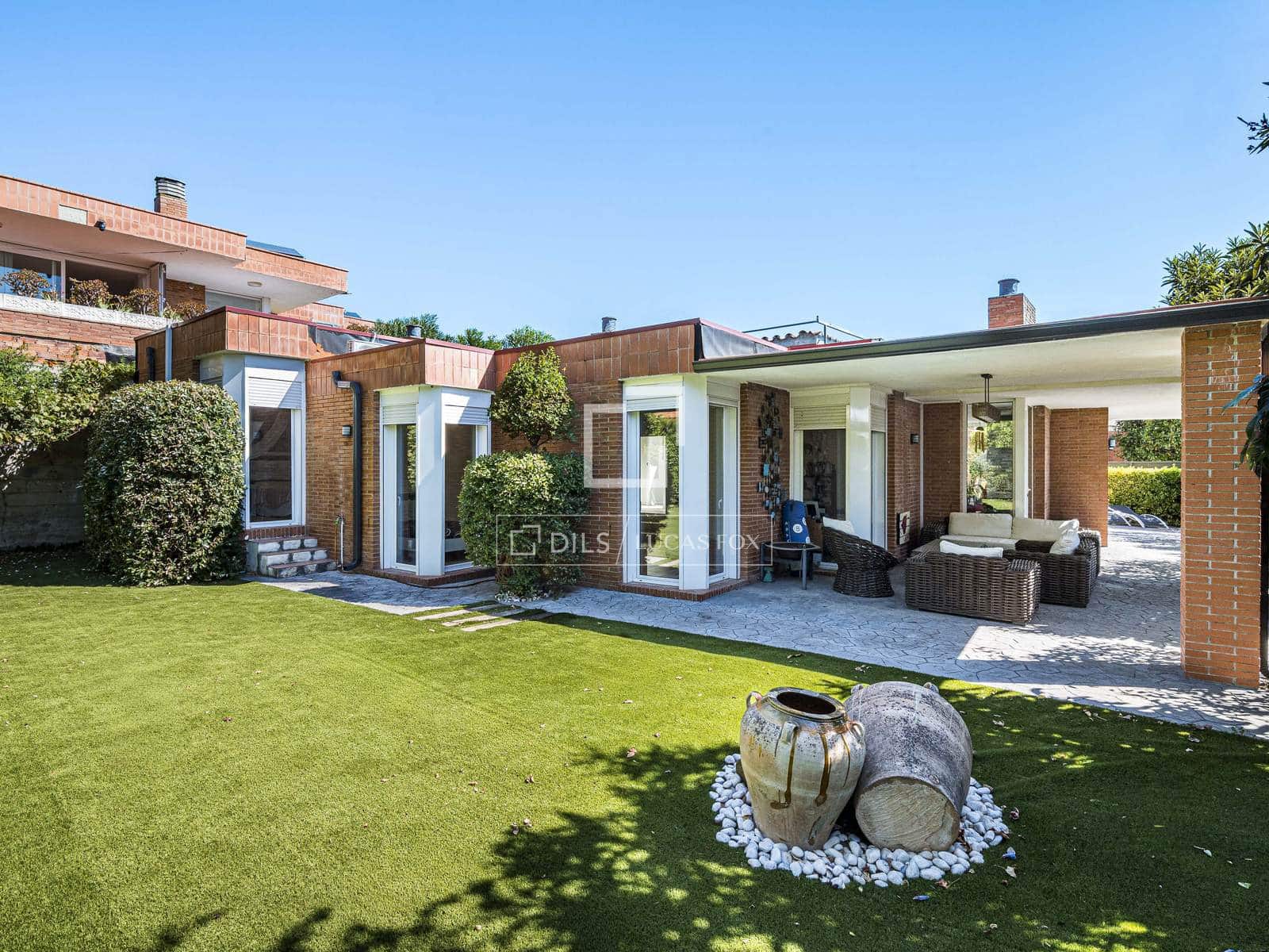 5 bedroom Villa for sale in Cerdanyola del Valles with garage - € 980,000 (Ref: 10052284)