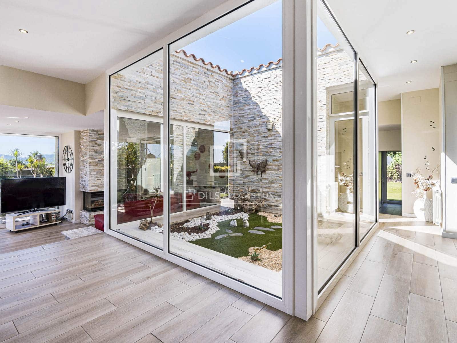 5 bedroom Villa for sale in Cerdanyola del Valles with garage - € 980,000 (Ref: 10052284)