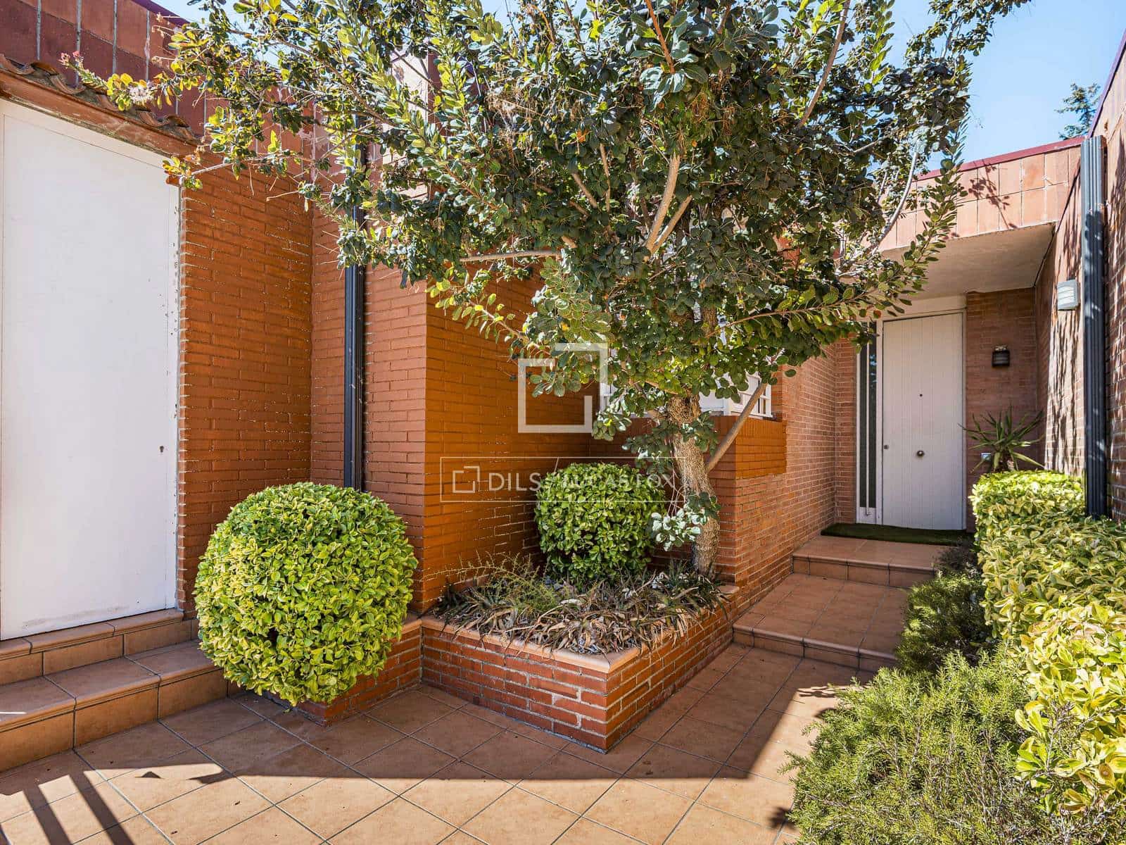 5 bedroom Villa for sale in Cerdanyola del Valles with garage - € 980,000 (Ref: 10052284)