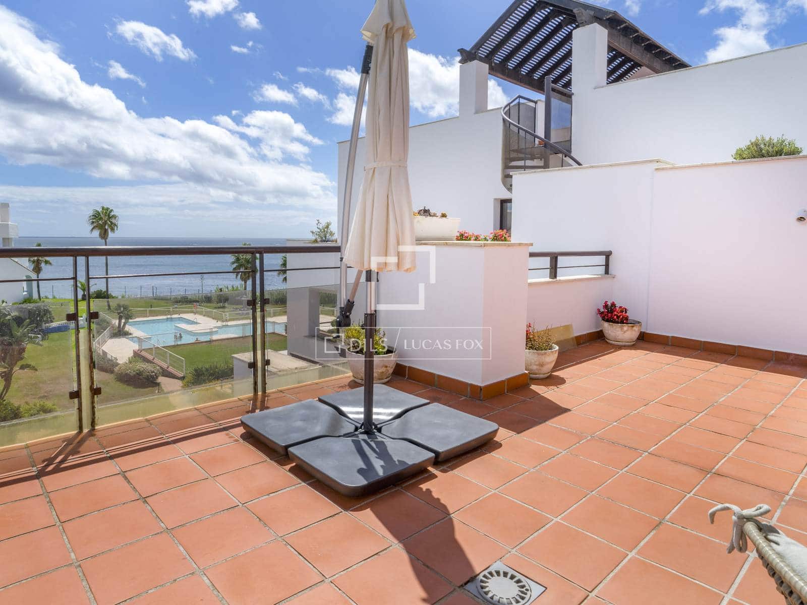 2 bedroom Penthouse for sale in Casares with pool garage - € 520,000 (Ref: 10057157)