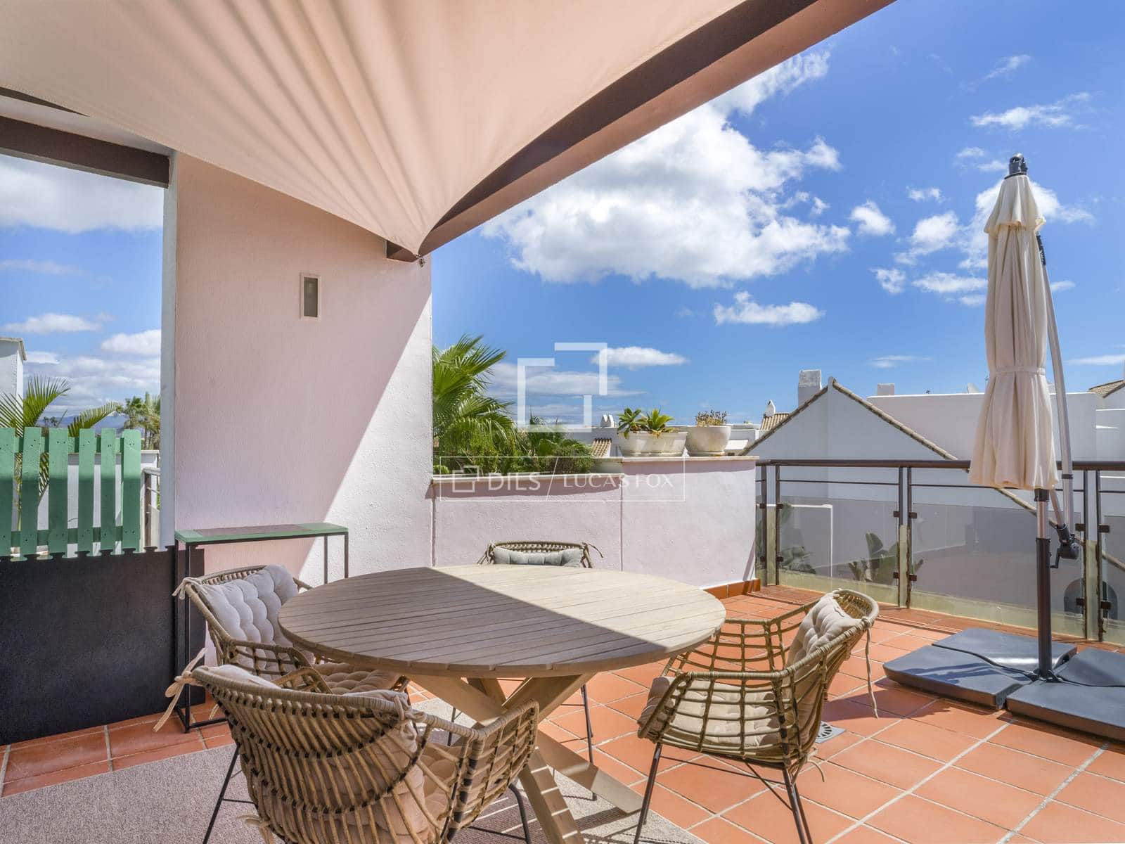 2 bedroom Penthouse for sale in Casares with pool garage - € 520,000 (Ref: 10057157)