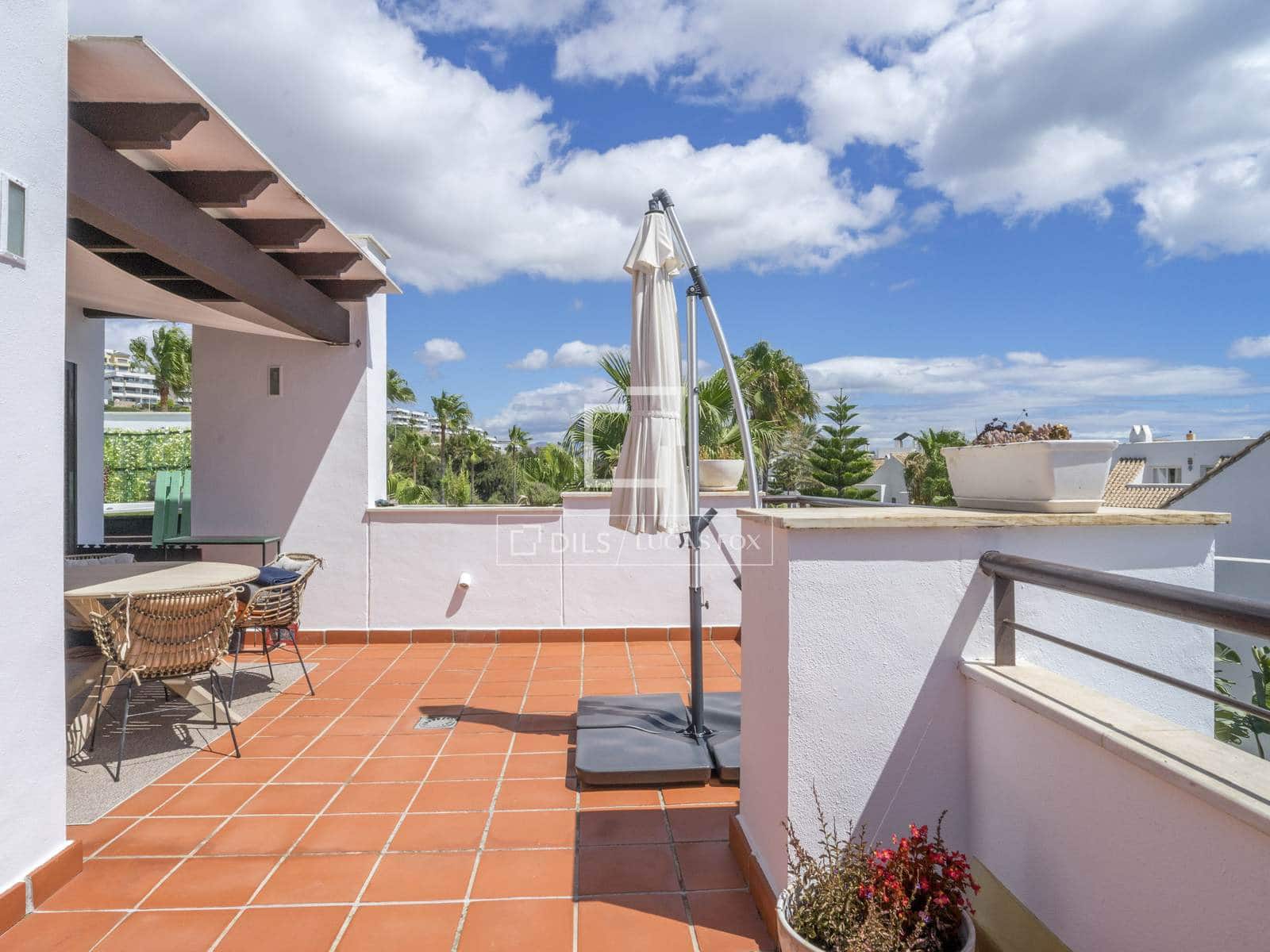 2 bedroom Penthouse for sale in Casares with pool garage - € 520,000 (Ref: 10057157)