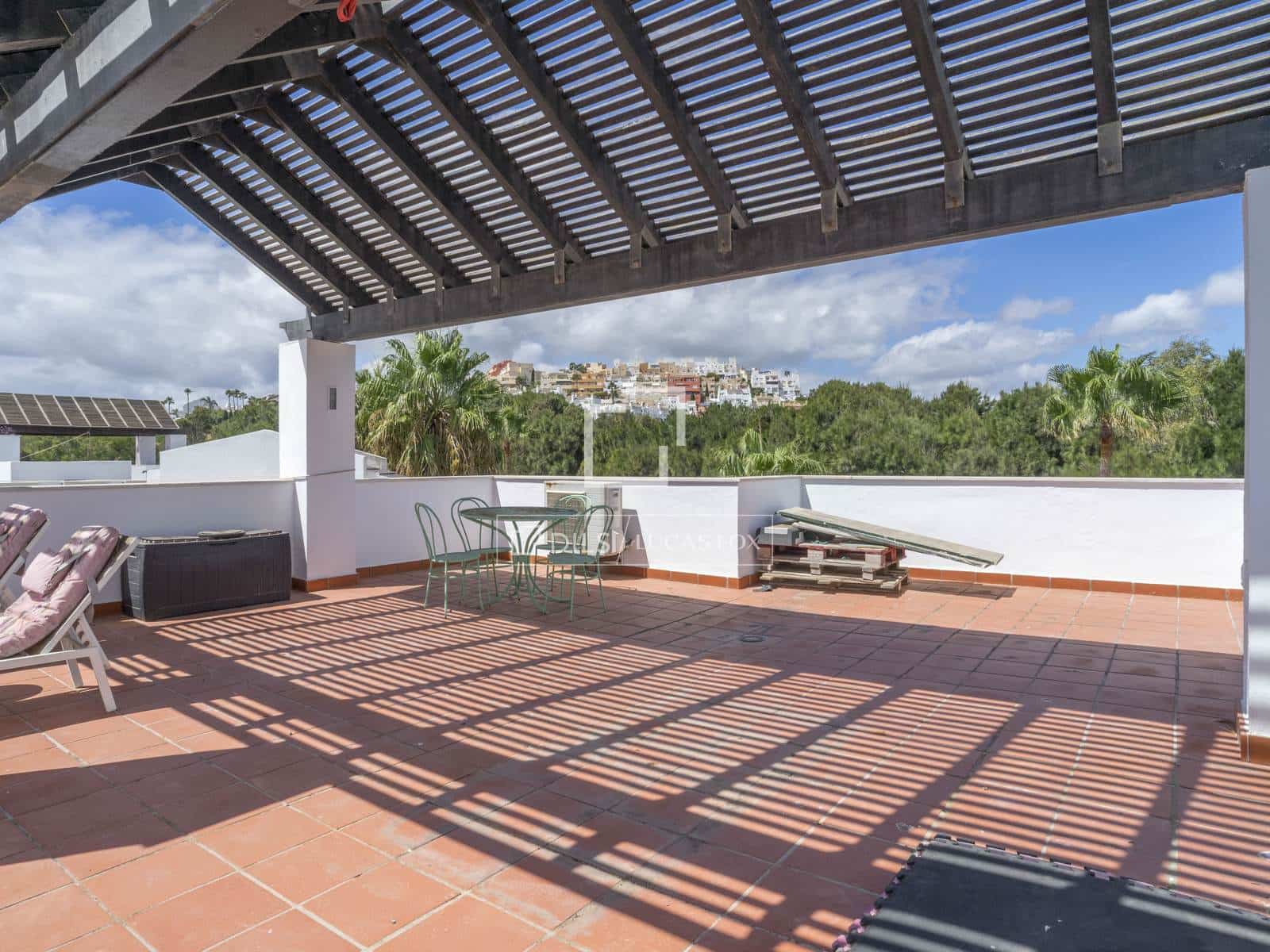 2 bedroom Penthouse for sale in Casares with pool garage - € 520,000 (Ref: 10057157)