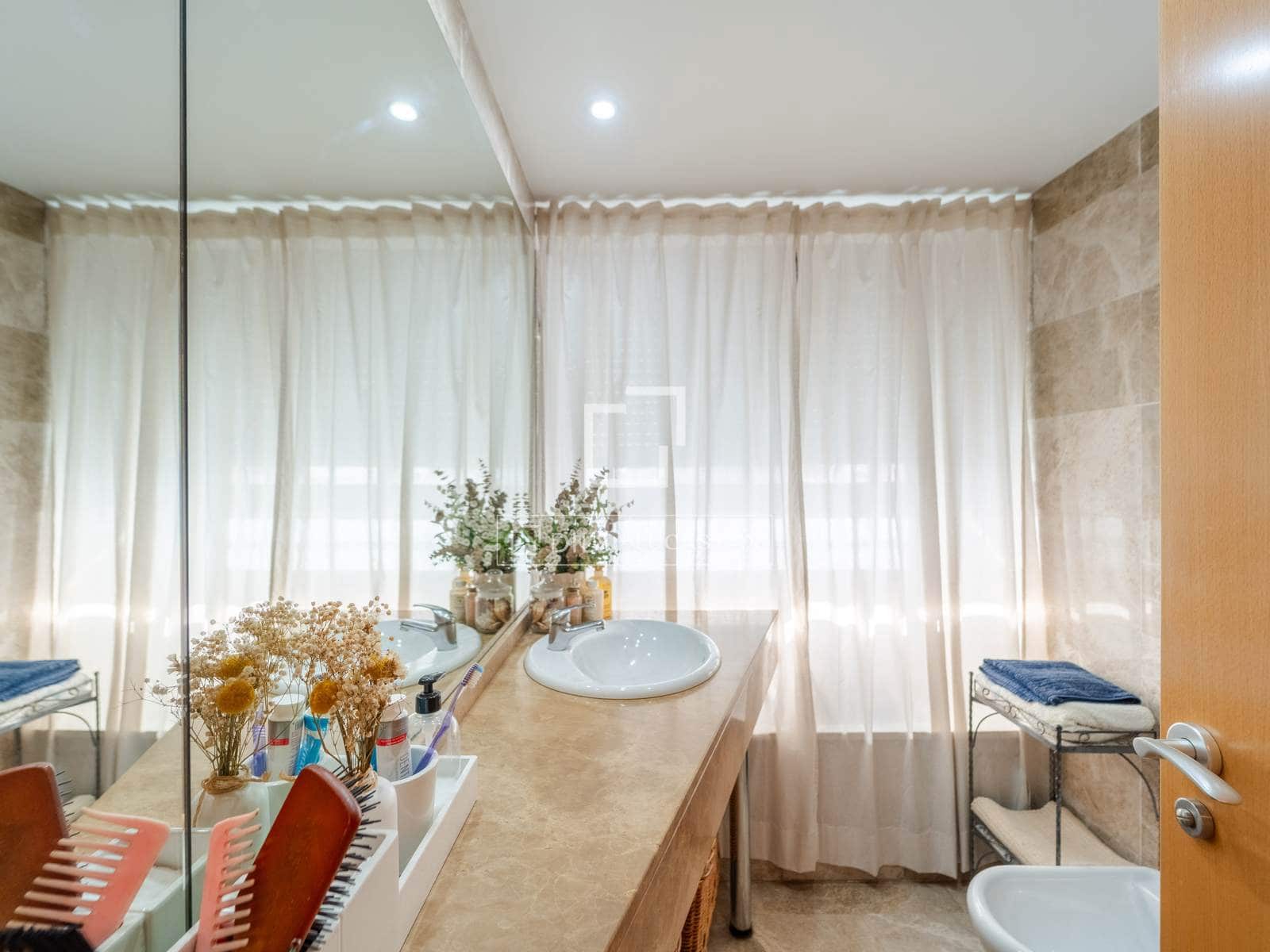 3 bedroom Penthouse for sale in Valencia city with pool garage - € 900,000 (Ref: 10057159)