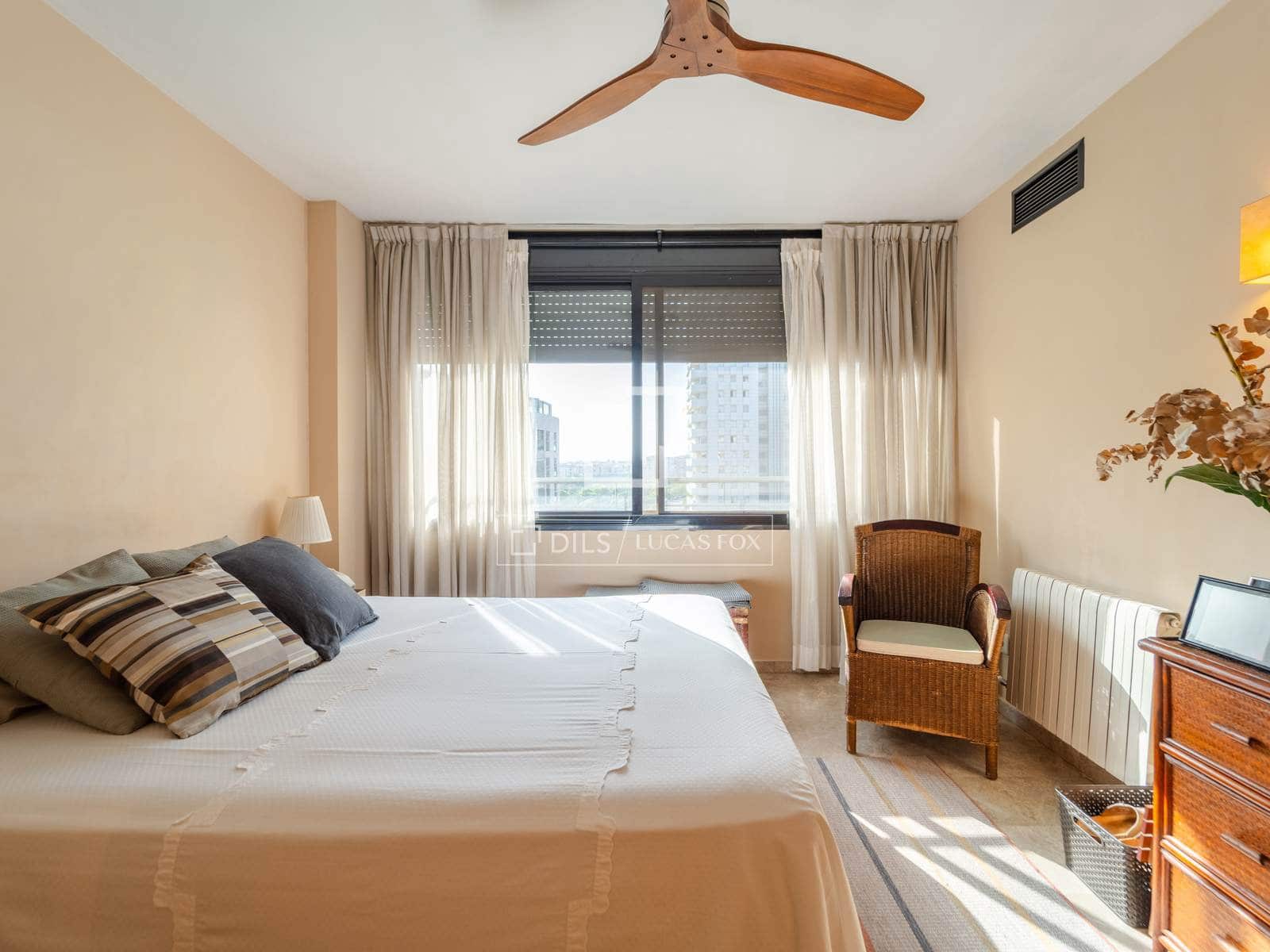 3 bedroom Penthouse for sale in Valencia city with pool garage - € 900,000 (Ref: 10057159)