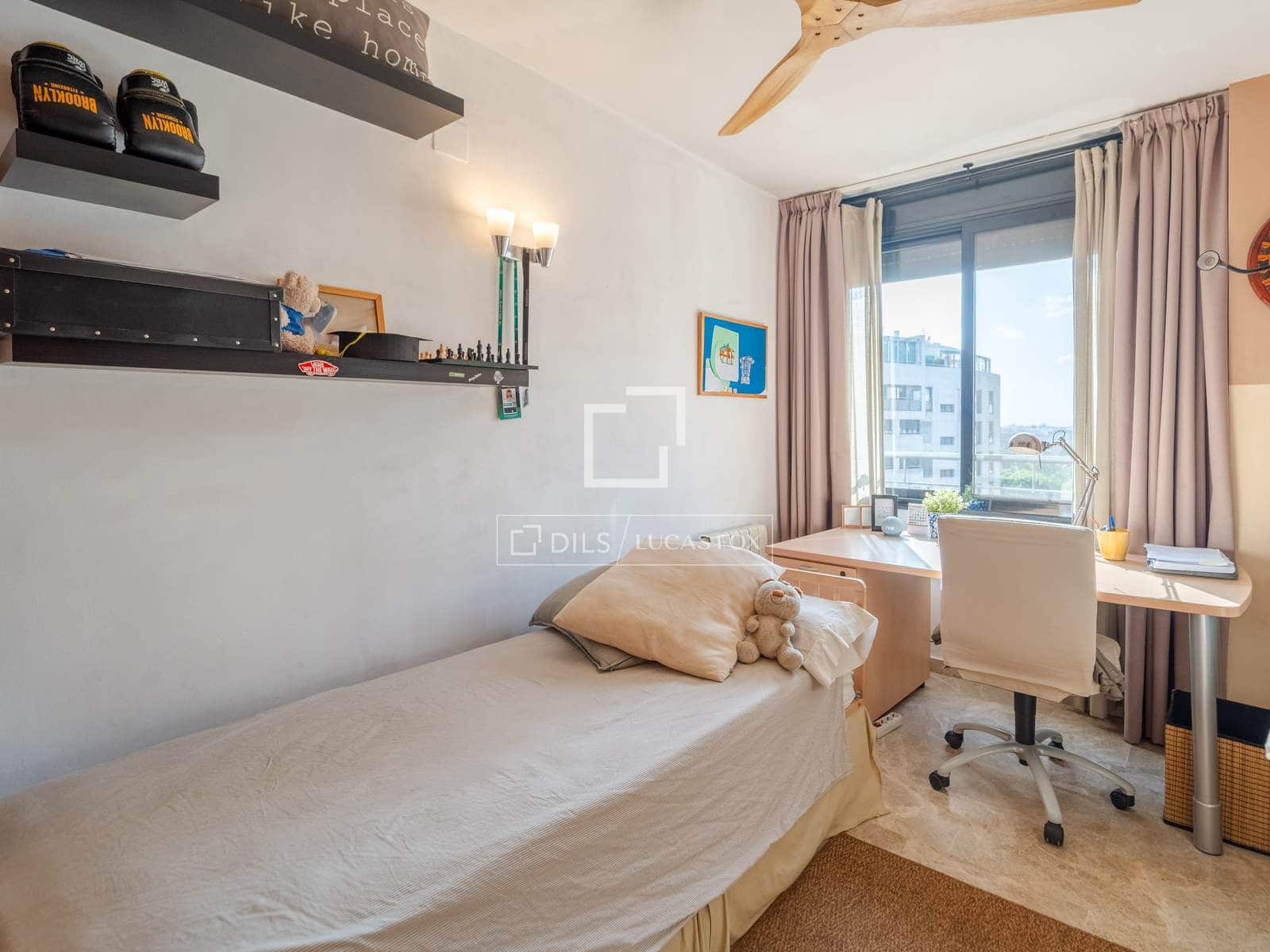 3 bedroom Penthouse for sale in Valencia city with pool garage - € 900,000 (Ref: 10057159)