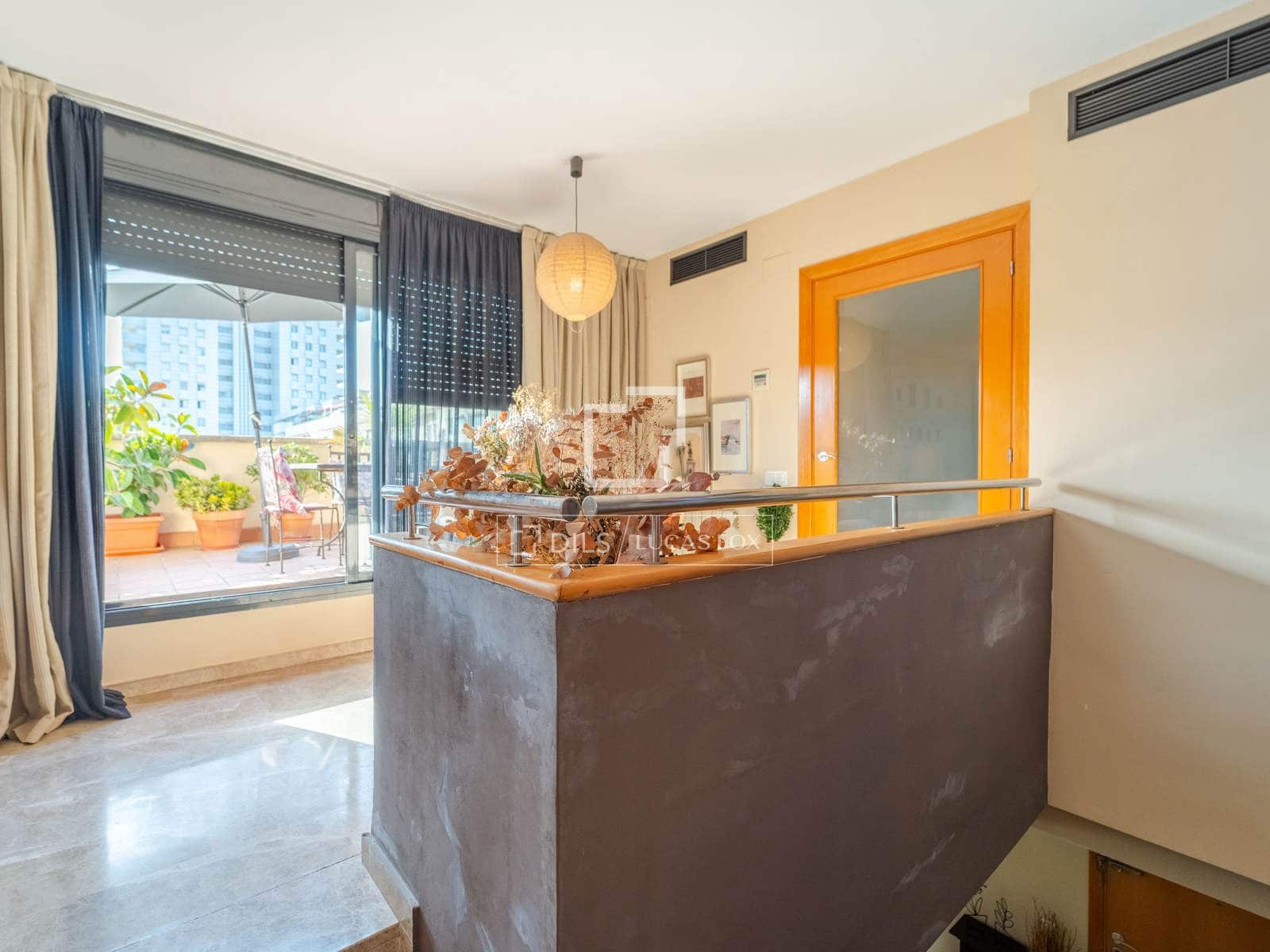 3 bedroom Penthouse for sale in Valencia city with pool garage - € 900,000 (Ref: 10057159)