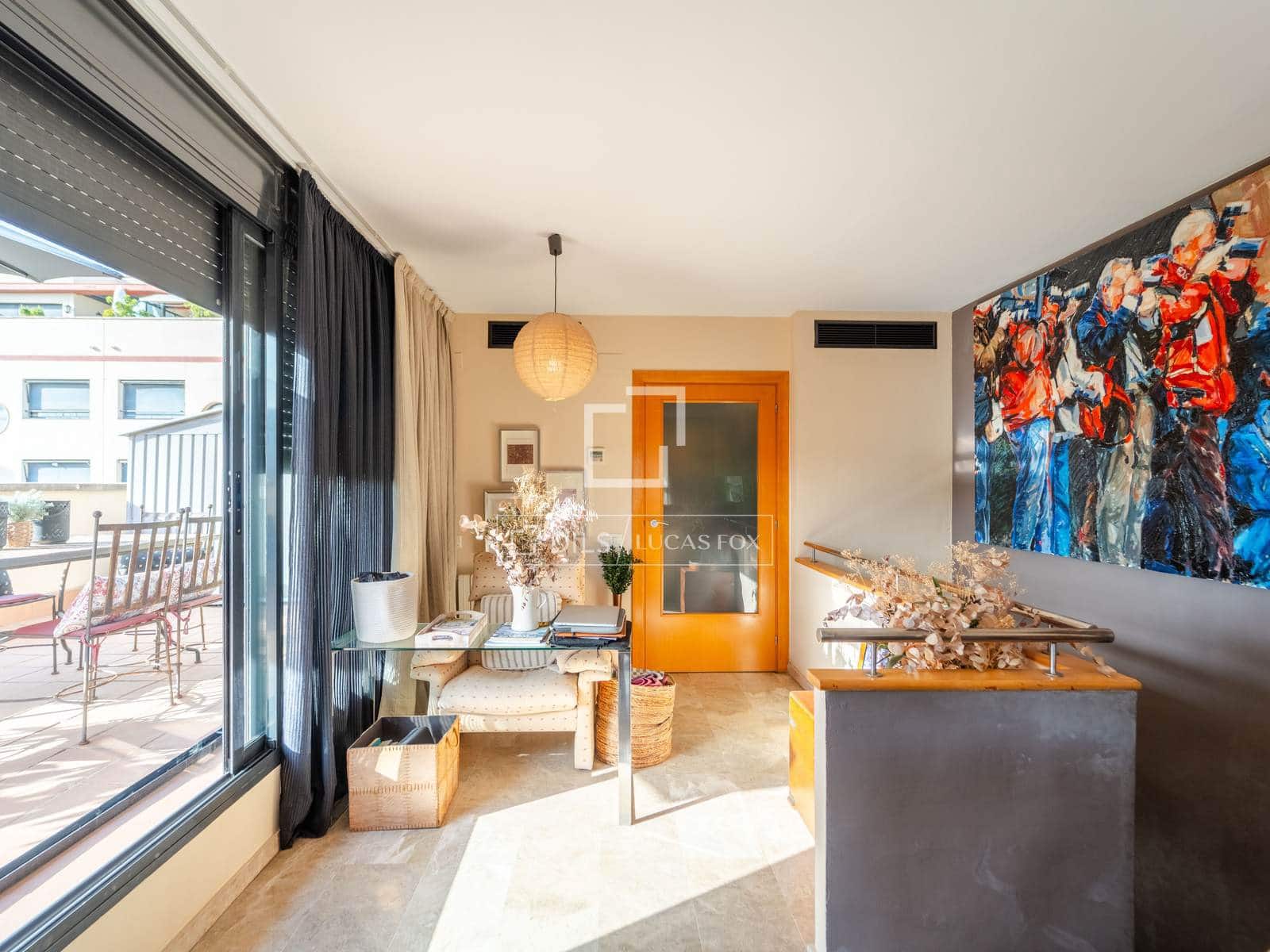 3 bedroom Penthouse for sale in Valencia city with pool garage - € 900,000 (Ref: 10057159)