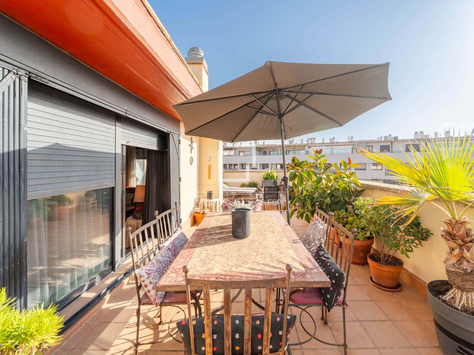 3 bedroom Penthouse for sale in Valencia city with pool garage - € 900,000 (Ref: 10057159)