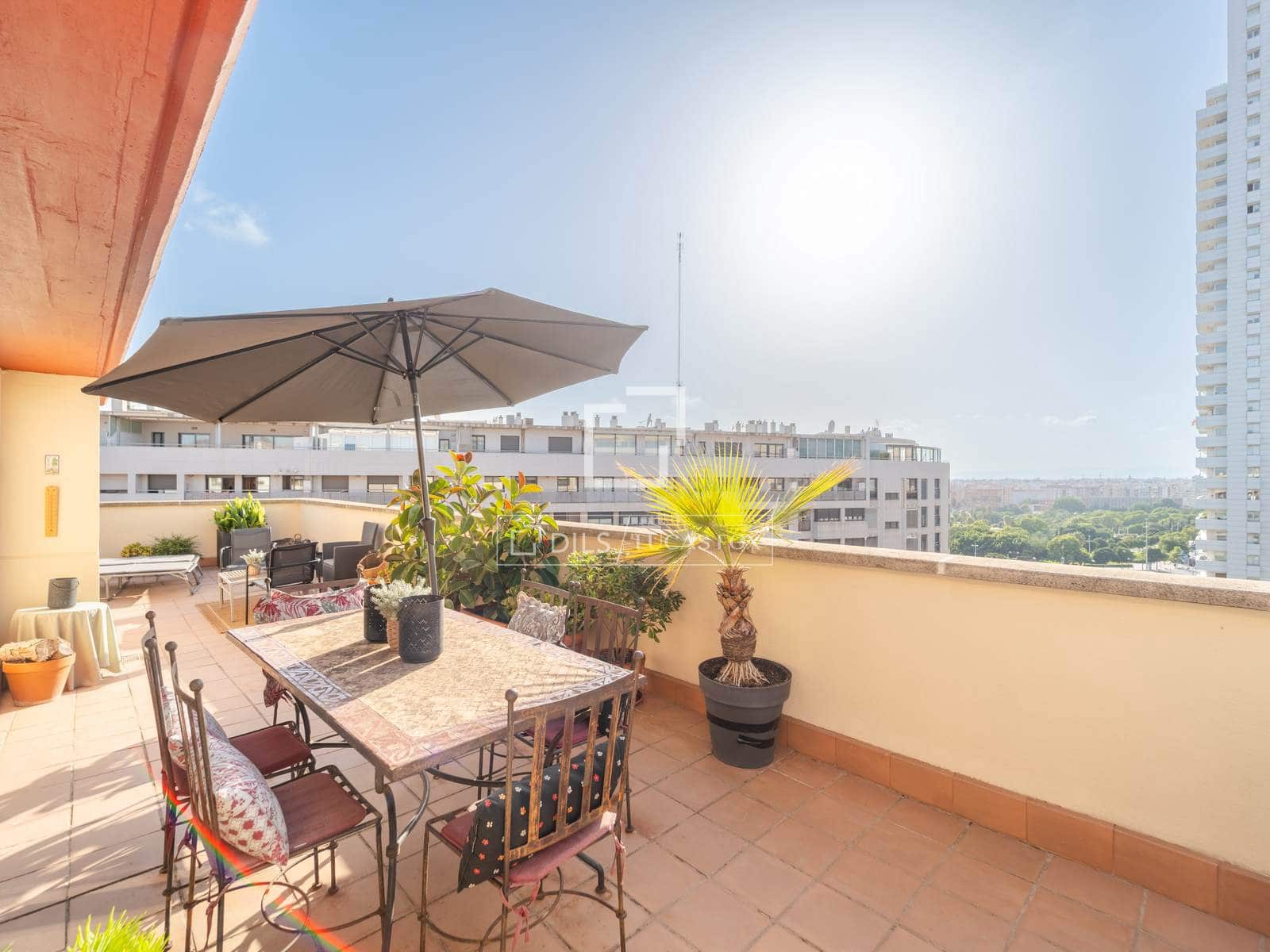 3 bedroom Penthouse for sale in Valencia city with pool garage - € 900,000 (Ref: 10057159)